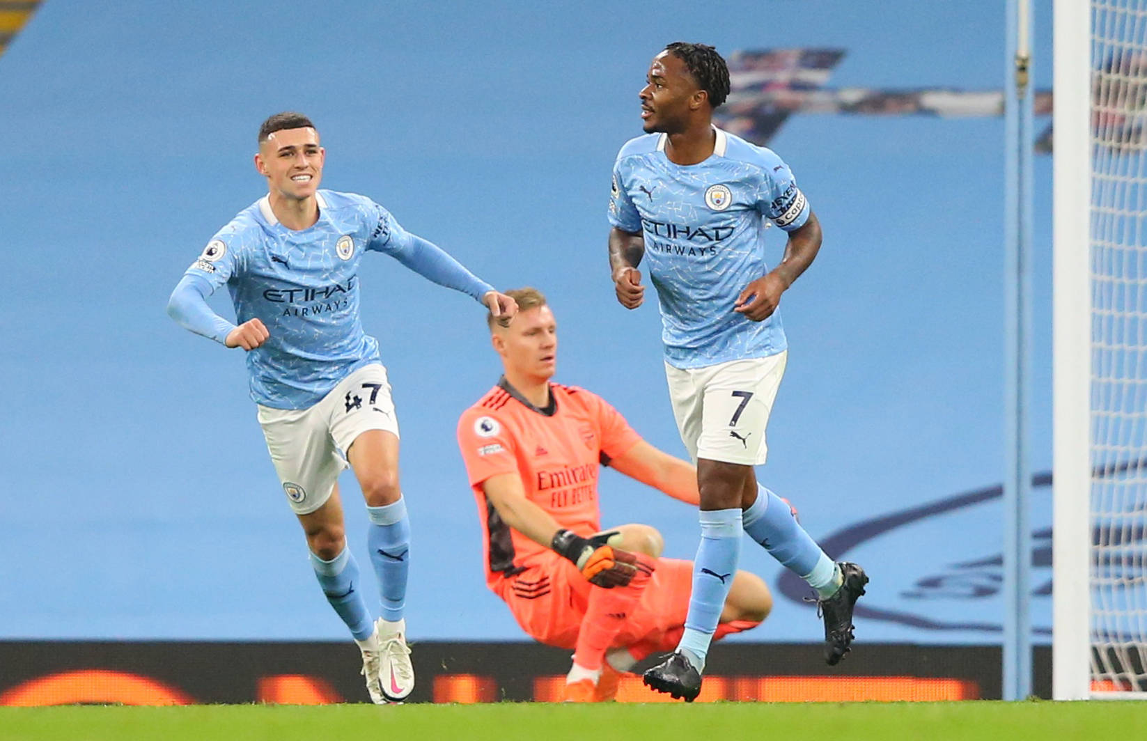 风格上截然 风格上截然